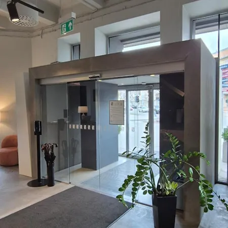 Private In A Building Appartamento *